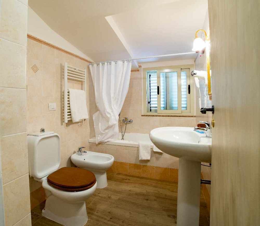 Quattro Torri B&B Санта-Тереза-ди-Рива Экстерьер фото